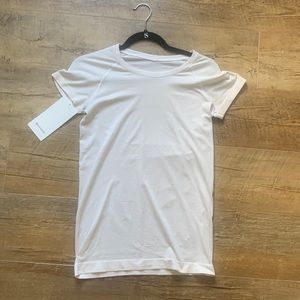 Lululemon swiftly lech short sleeve